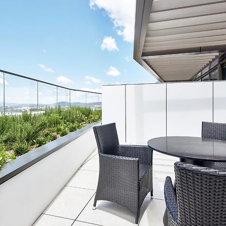 Meriton Suites Canberra Exterior photo A balcony