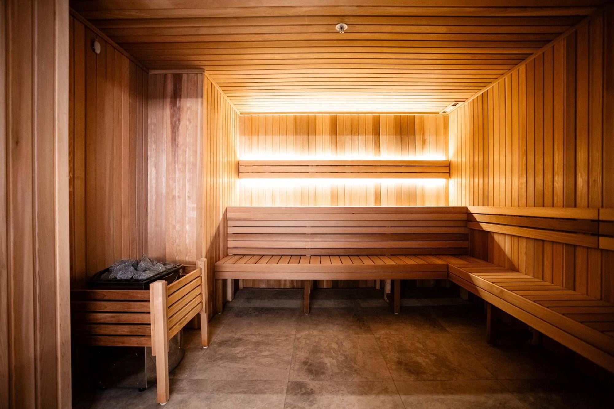 Meriton Suites Canberra Exterior photo A sauna