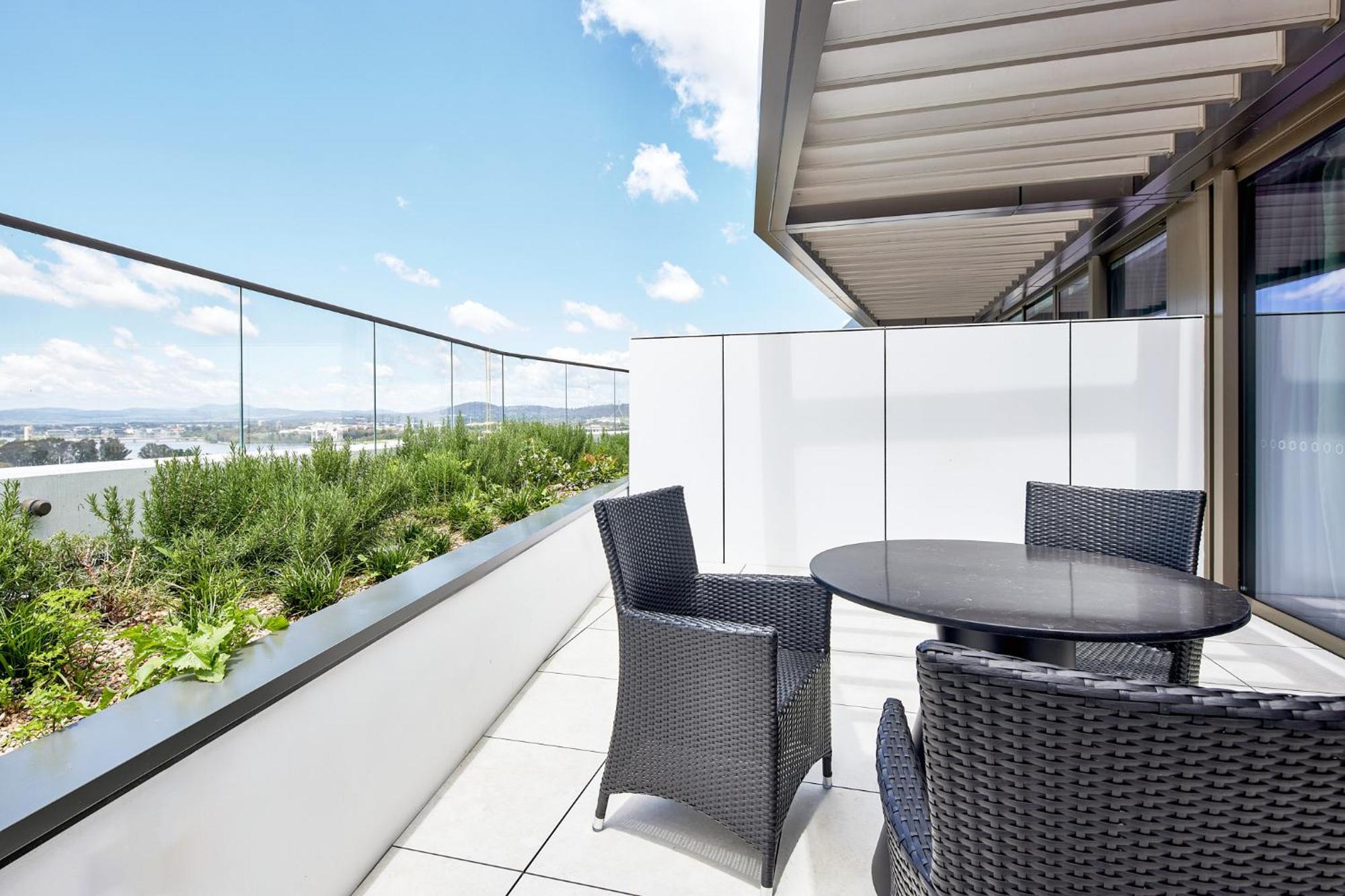 Meriton Suites Canberra Exterior photo A balcony