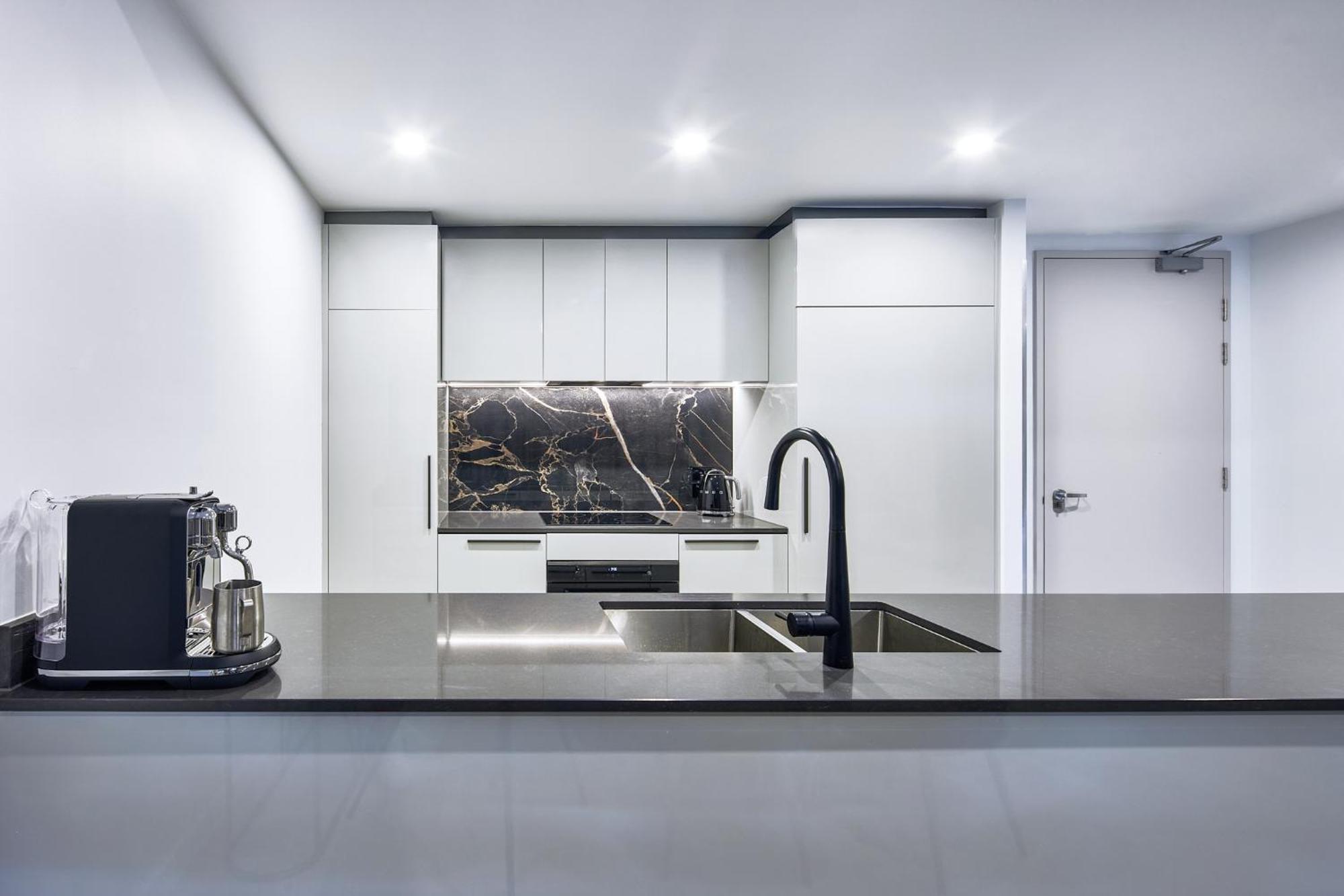 Meriton Suites Canberra Exterior photo A kitchen